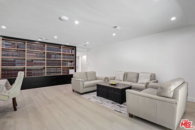 Building Photo - 12849 Tiara St