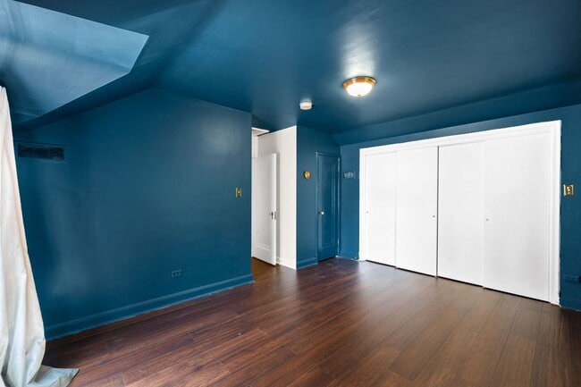 Building Photo - 525 Forest St