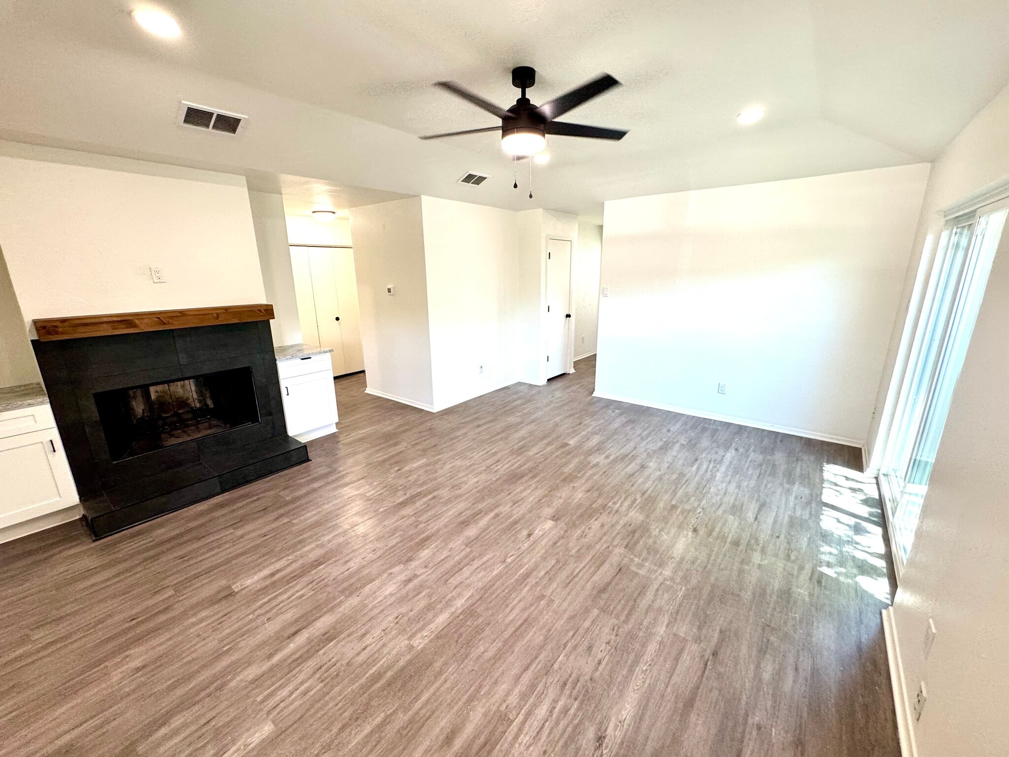 Building Photo - 9842 Camfield Ave