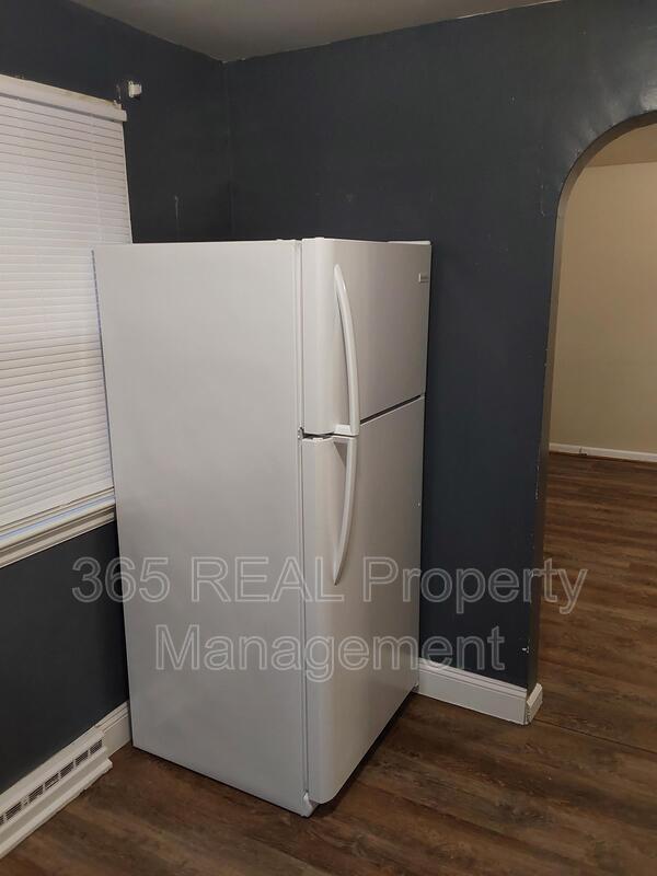 Building Photo - 1431 11 Street, Unit 1/2