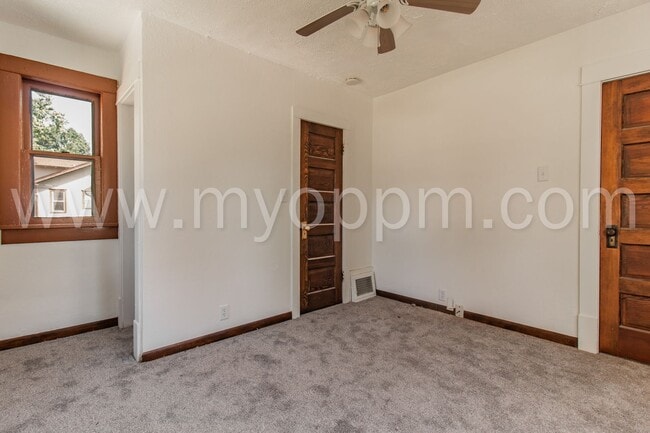 Building Photo - Lovely 2 Bedroom / 1 Bathroom Home | Benson