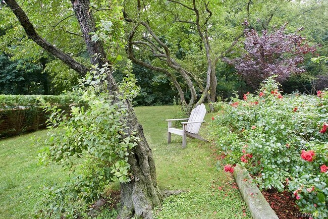 Building Photo - 3935 Blackstone Ave