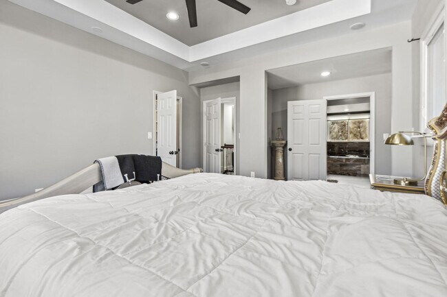 Building Photo - 4415 Bradley Ln