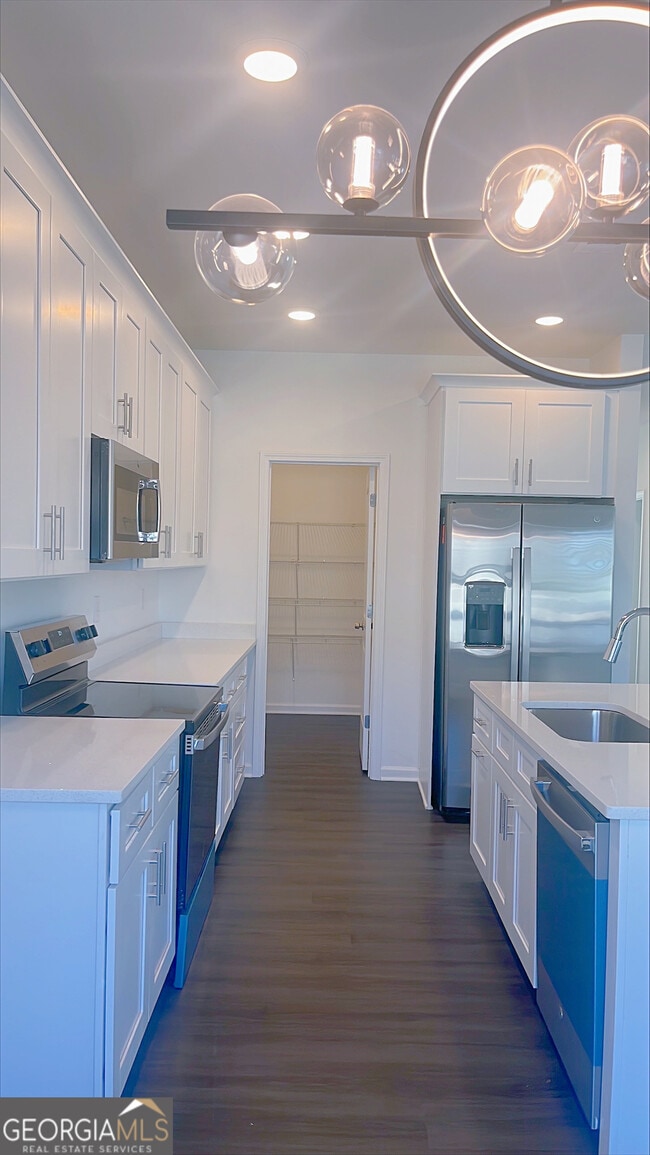 Building Photo - 15 Sandstone Dr