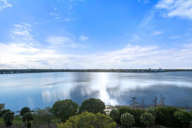 Building Photo - 300 S Australian Ave