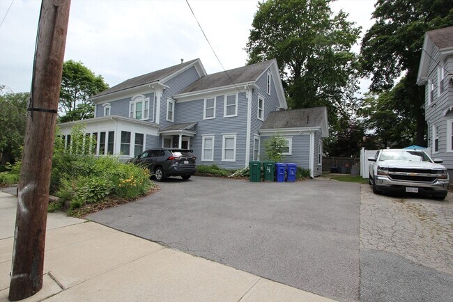 Building Photo - 119 County St