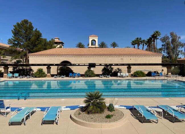 Building Photo - Sun City - Short Term Rental - Fully Furnished