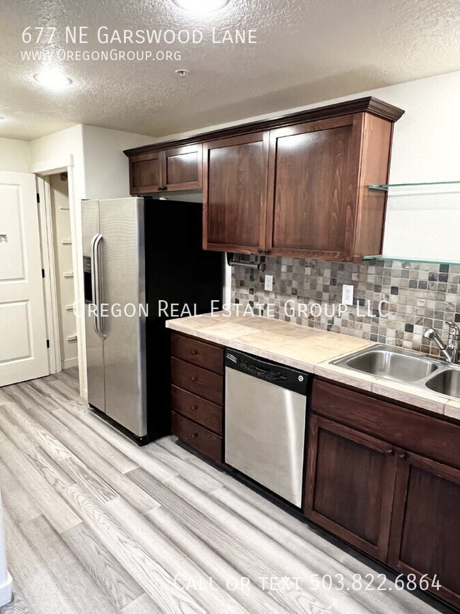 Building Photo - 677 NE Garswood Ln