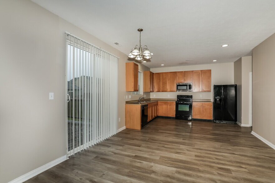 Building Photo - 8025 Cole Wood Blvd