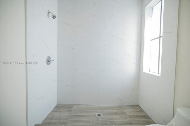 Building Photo - 18020 SW 103rd Ave
