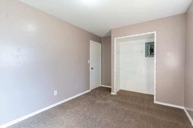 Building Photo - 3016 SW 68th St