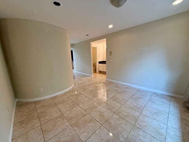 Building Photo - 12665 Sundance Ave