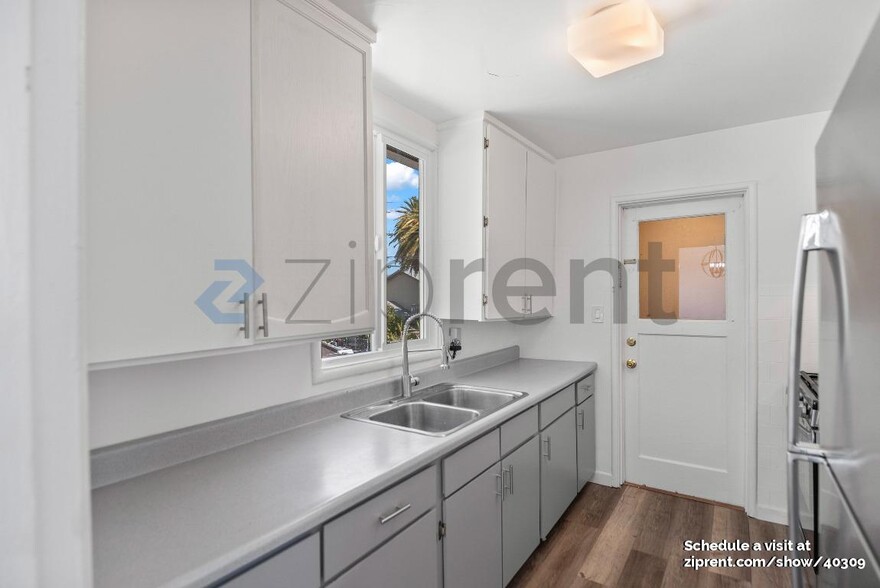 Building Photo - 1257 77th Ave