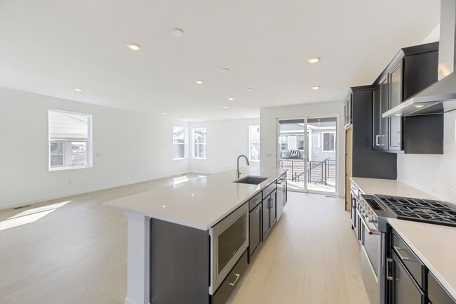Building Photo - 10940 Stanza Ln