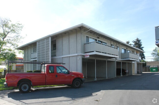 Primary Photo - 4612 Campbell Ave
