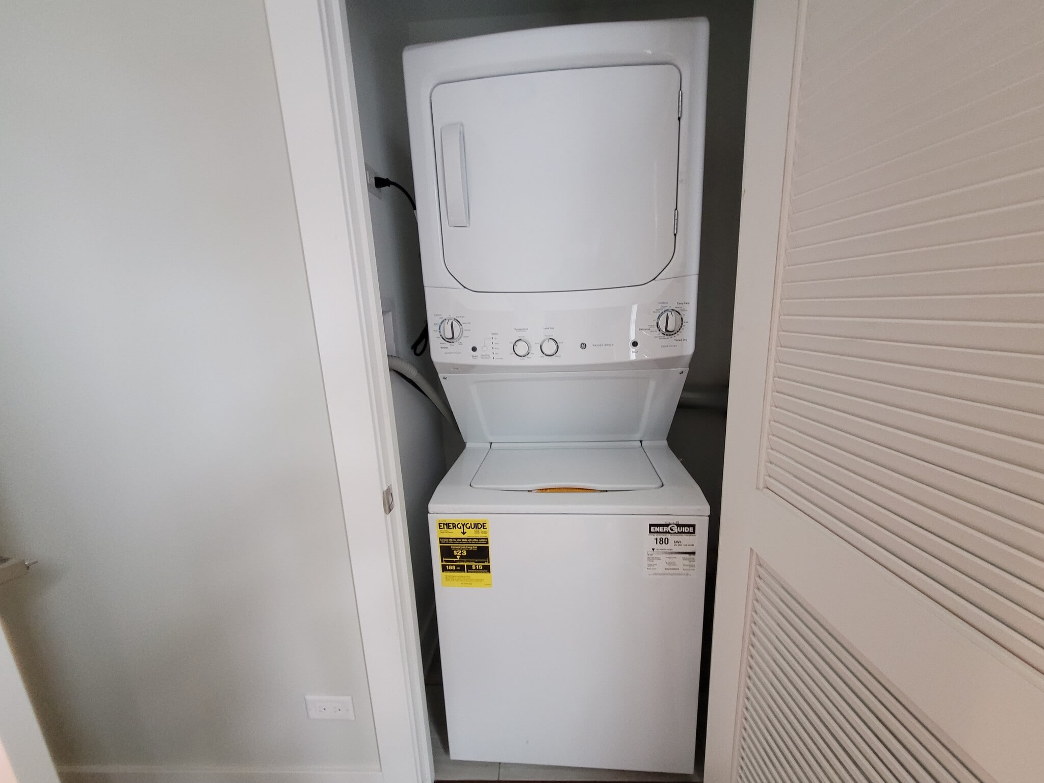 Building Photo - 2144 W Shakespeare Ave