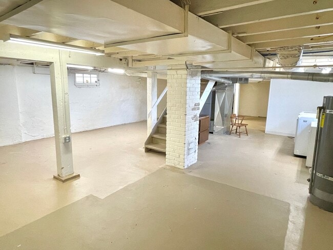 Building Photo - Rose City Park 2 bed, 2 bath with classic ...