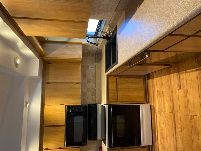 Building Photo - 5344 Elwood Rd