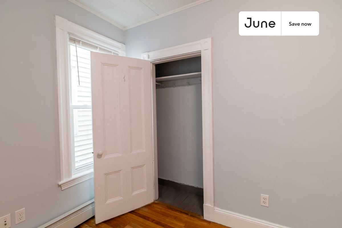 Building Photo - 6 7th St