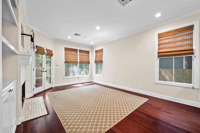 Building Photo - 4513 Avenue F