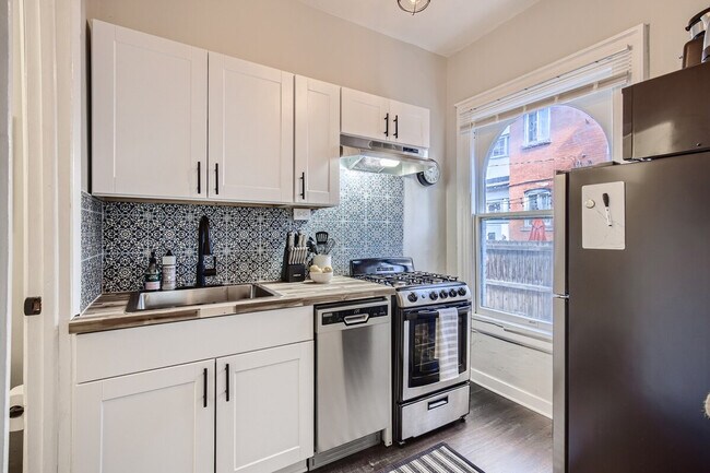 Building Photo - 1073 N Downing St