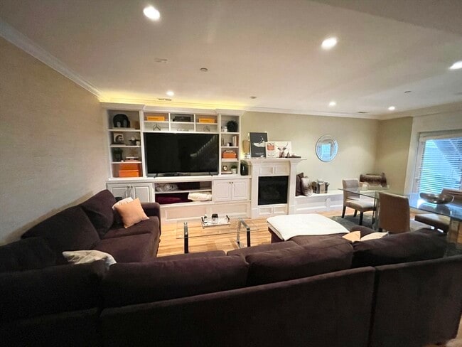 Building Photo - 27-29-29 Telegraph St