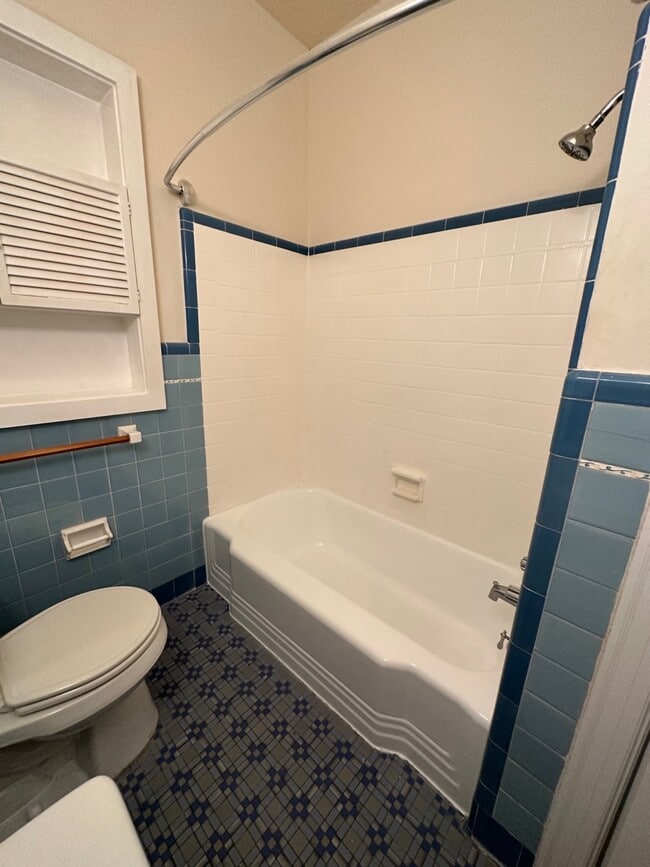 Building Photo - 525 E 58th St