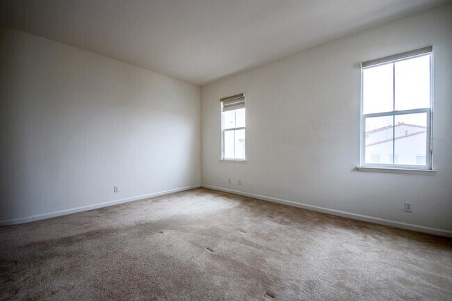 Building Photo - 3323 Bastille Ct