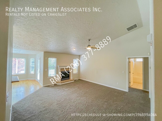 Building Photo - 611 W Calderwood St