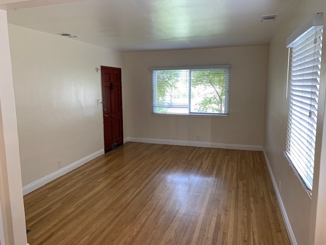Building Photo - 8624 Lilienthal Ave