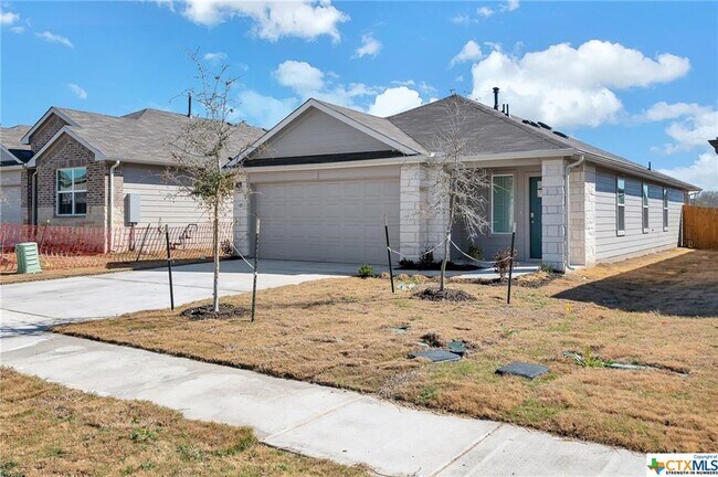Building Photo - 585 Apache Plum Dr