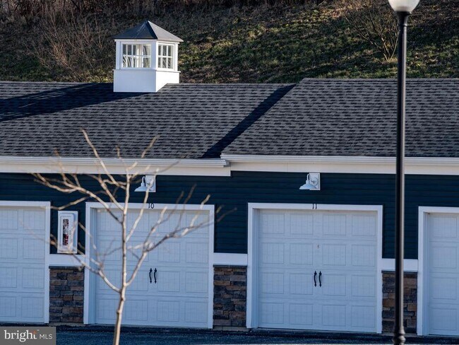 Building Photo - 2310 Hadley Blvd