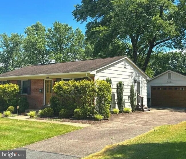 Building Photo - 4511 Eastlawn Ave