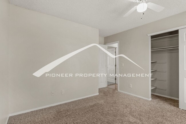 Building Photo - Huge Yard, Great Views, Perfect Location. ...