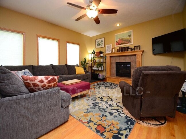 Building Photo - 2003 Crest Ridge Dr