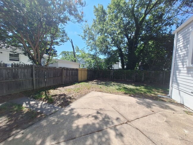 Building Photo - 3303 Candlewood Dr