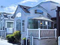 Building Photo - Steps to the sand in Encinitas, your two b...