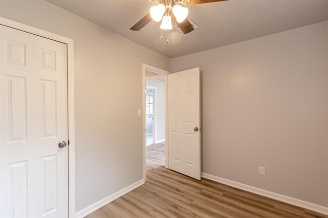 Building Photo - 2605 Queensbury Rd