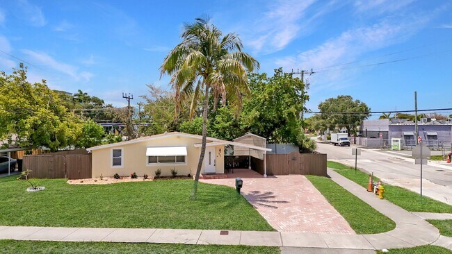 Building Photo - 841 NE 61st St