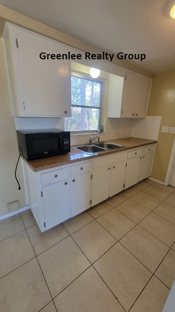 Building Photo - Cozy 2 Bed/1Bath Home in New Port Richey