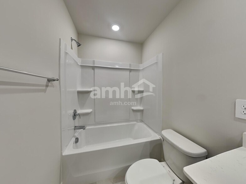 Building Photo - 210 Granby Trl