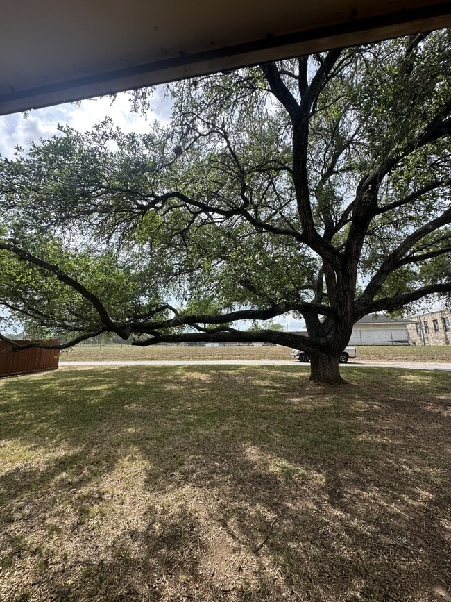 Building Photo - 1206 Tom Dee St