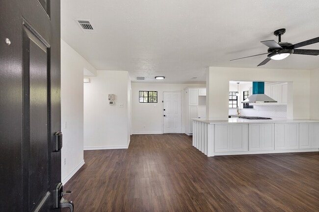 Building Photo - 504 Percival St