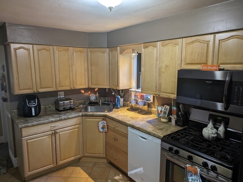 Building Photo - 235 Frankfort Ave