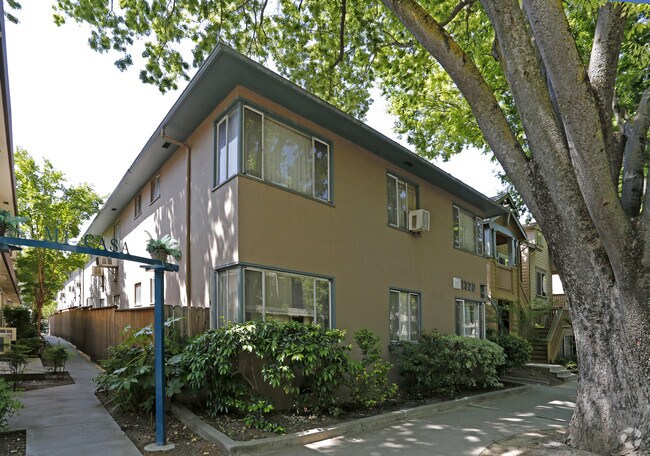Building Photo - Marcia Manor