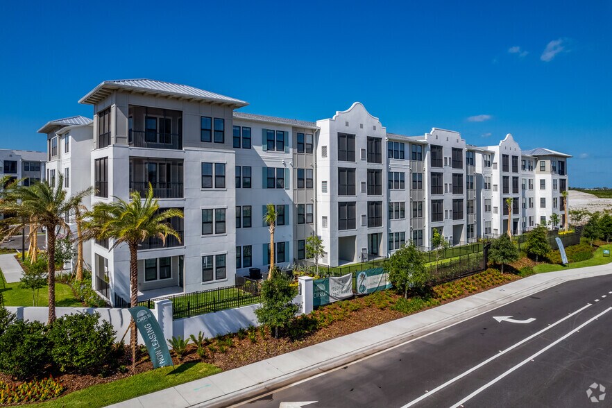 Cirrus at Aqua 6850 Foxtail Palm Way Bradenton FL 34210 Apartment