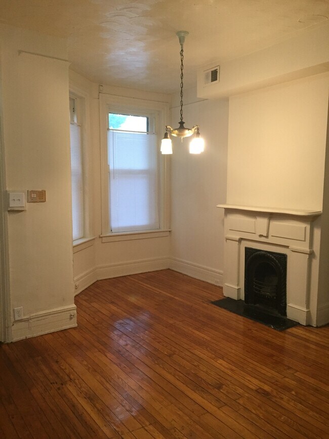 Building Photo - Amazing 3 bdrm/1.5 bath House Conveniently Located in The Heart of VCU and Downtown!