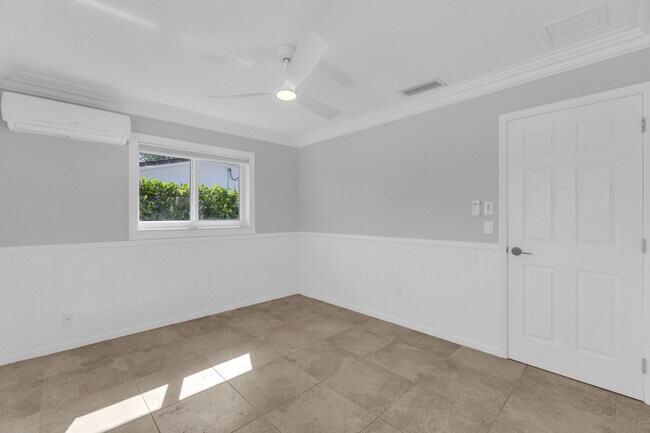 Building Photo - 1180 SW 17th St