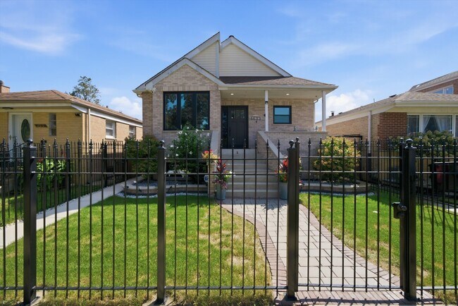 Building Photo - 4623 S Kilpatrick Ave