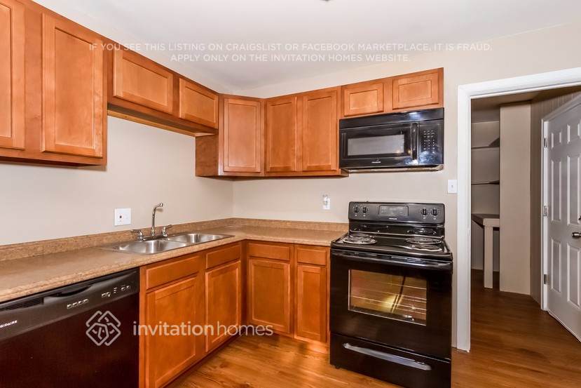 Building Photo - 9301 Lillian Ln